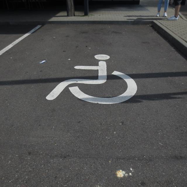 Ein Behindertenparkplatz an der Raststätte Remscheid Ost