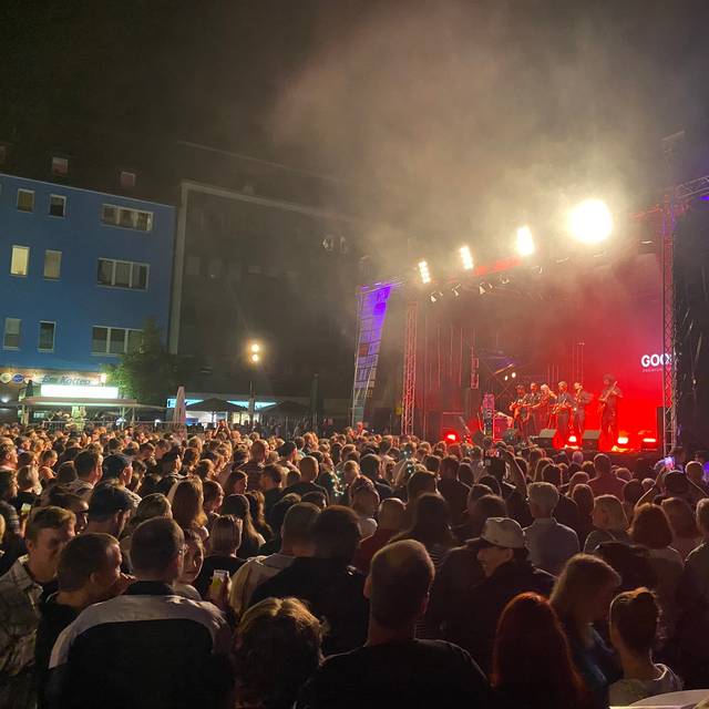 Sommerparty-Bühne auf dem Solinger Neumarkt