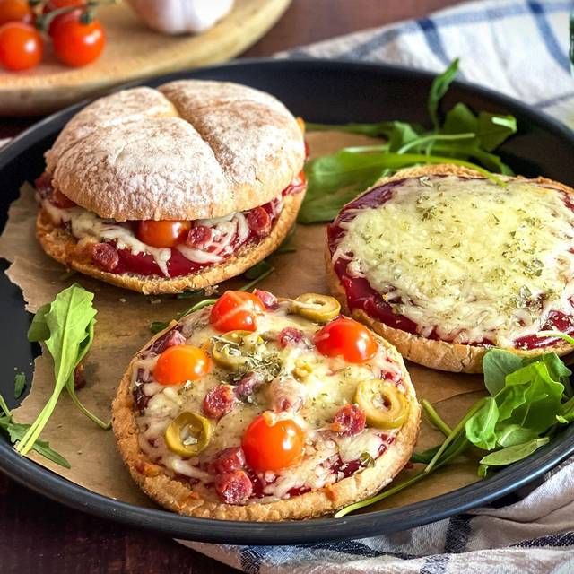 Pizza-Burger vom Grill