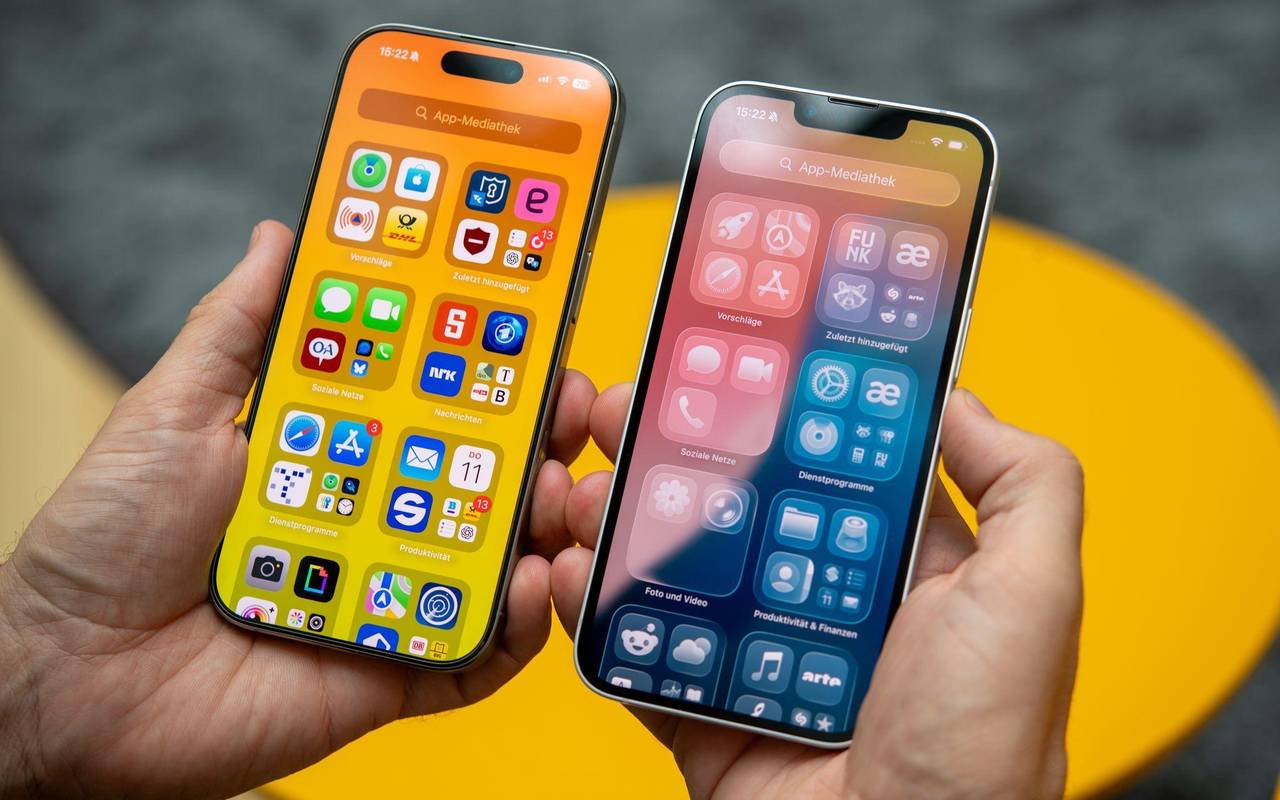 Ein Mann nutzt iOS 26 auf einem iPhone