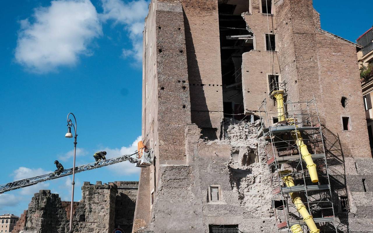 Mittelalterlicher Turm in Rom stürzt ein