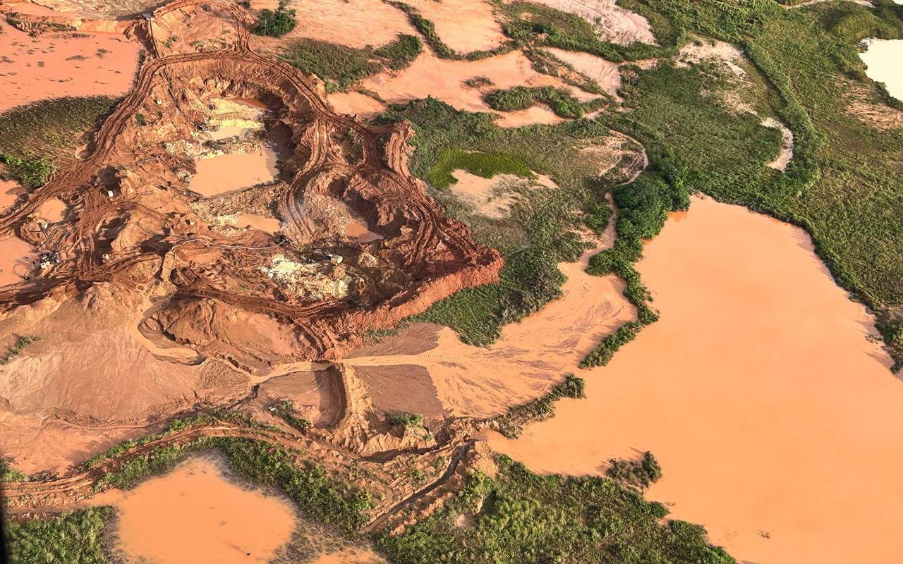 Schlag gegen Goldabbau im Amazonas: Hunderte Bagger zerstört