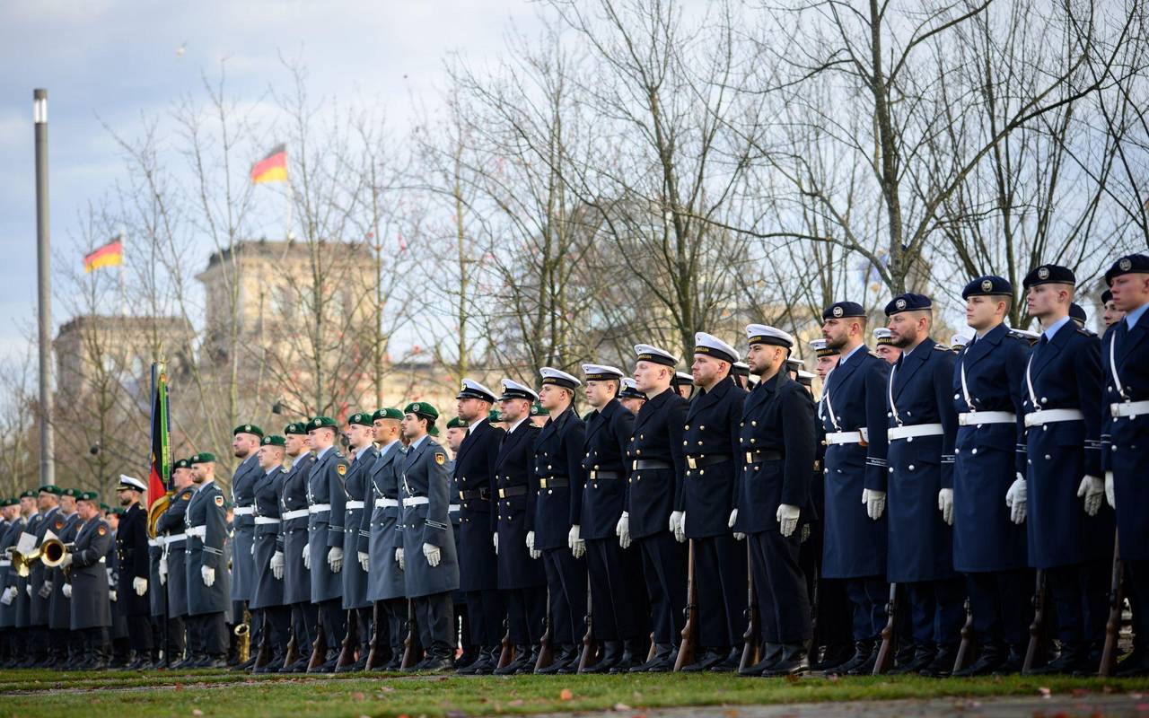 70. Jahrestag der Bundeswehr - Feierliches Gelöbnis