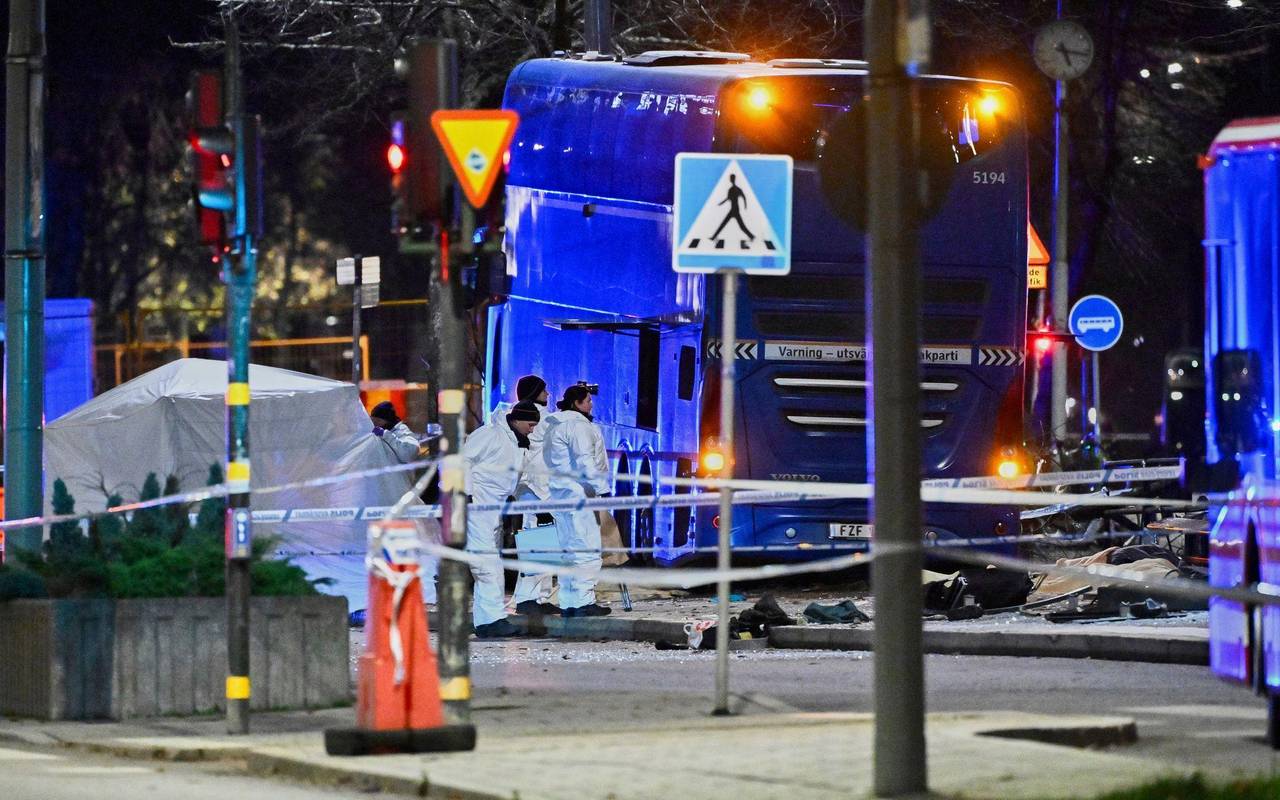 Tote und Verletzte bei Busunfall in Stockholm
