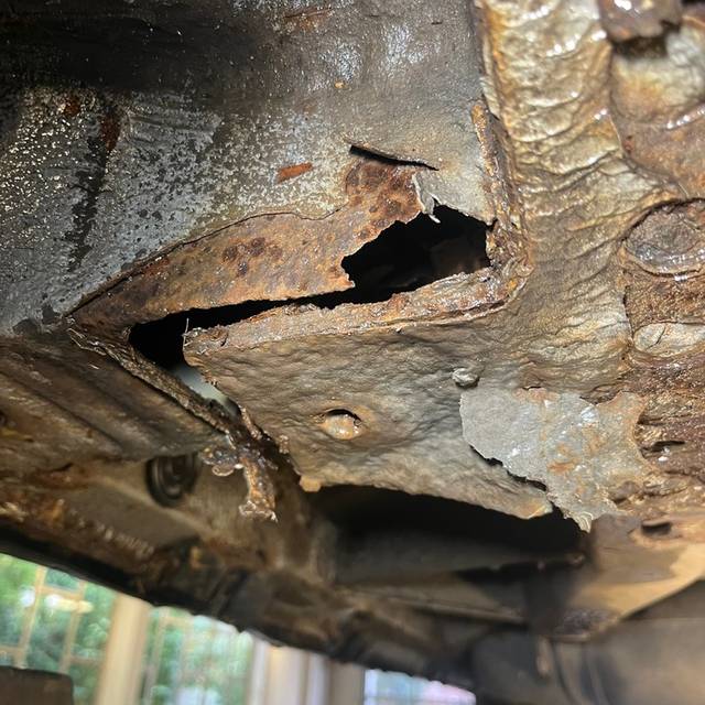 Verkehrsunsicherer VW Sharan bei Prüfung