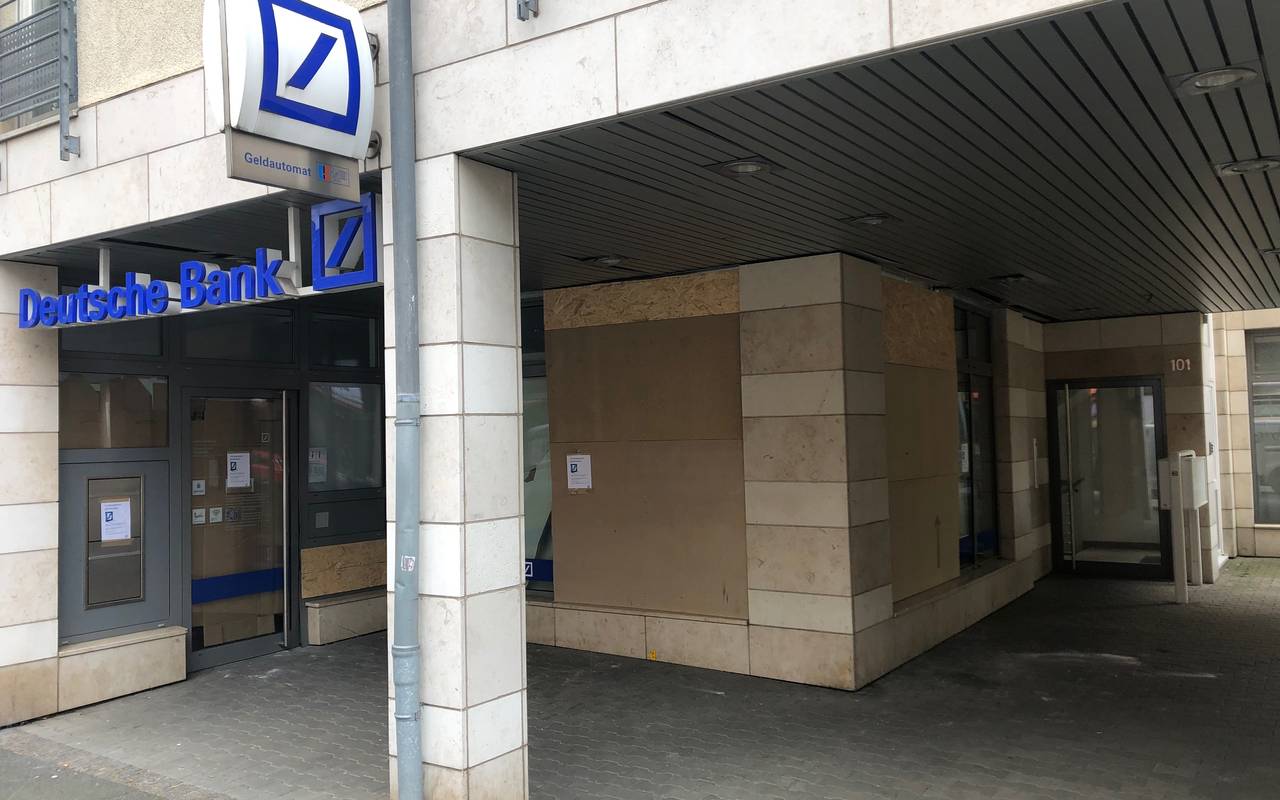 Nach Geldautomatensprengungen Deutsche Bank Schliesst Sb Filiale Radio Rsg