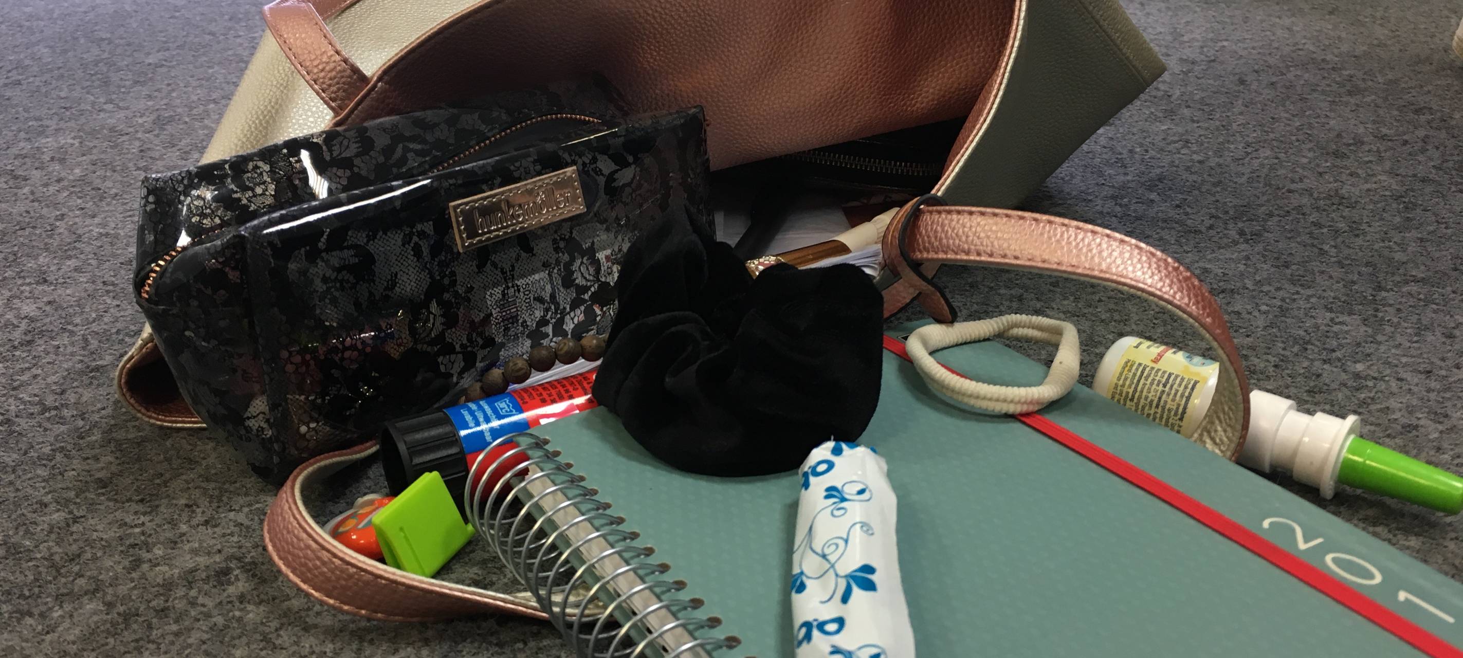 Das halbe Leben in der Handtasche