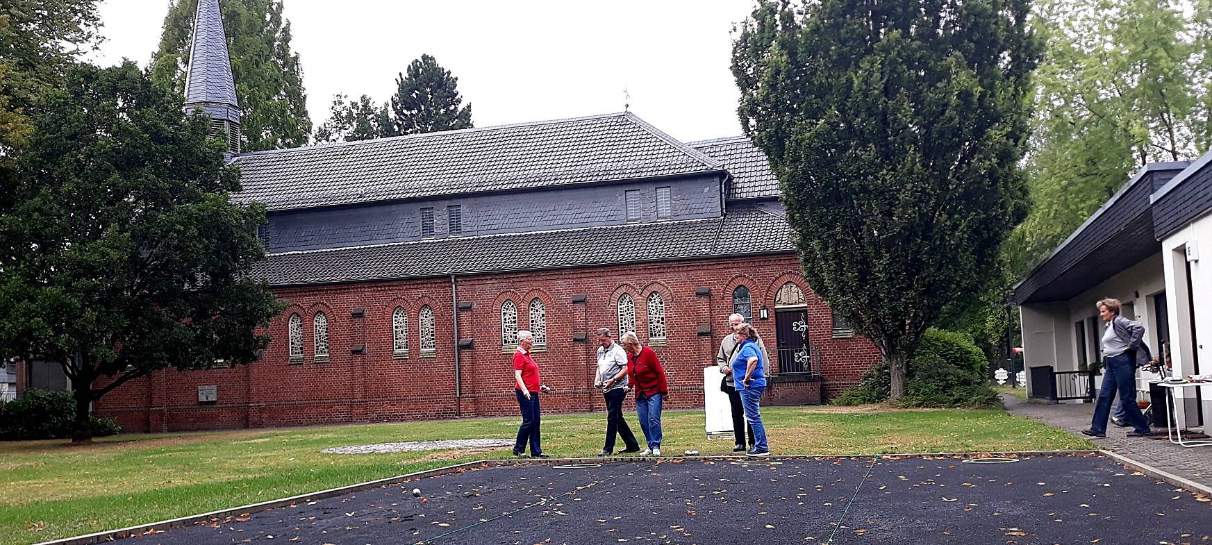Freizeitspaß dank Boule an St. Engelbert