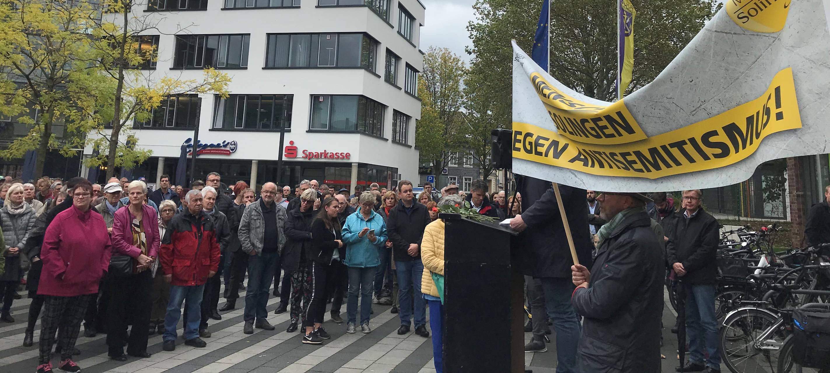 400 Solinger setzen Zeichen gegen Antisemitismus