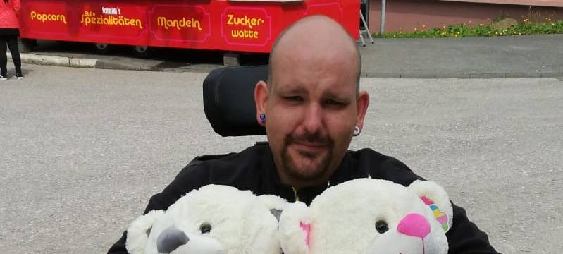 Davids Elektro-Rollstuhl wurde in Remscheid gestohlen