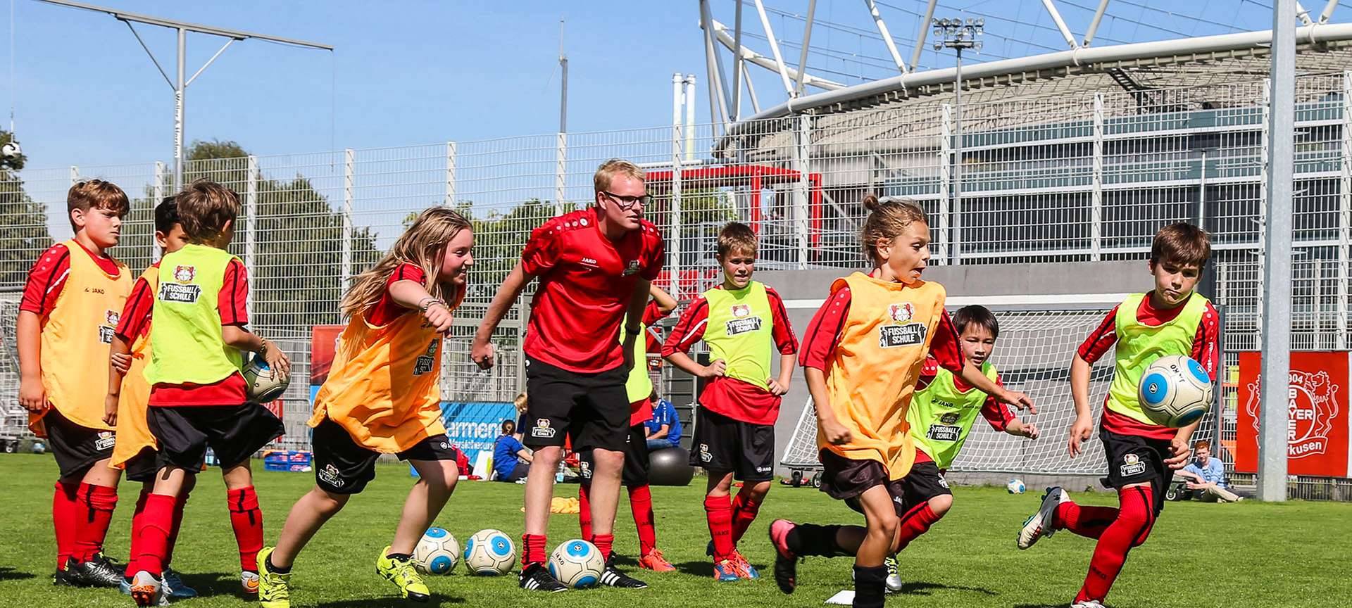 Wir schicken eure Kids in die Bayer 04 Fußballschule