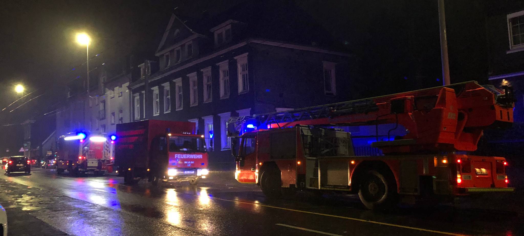 Brand an der Schützenstraße fordert die ganze Feuerwehr