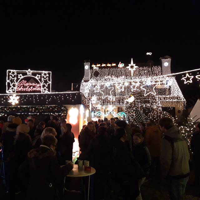 Drei junge Menschen pflegen in Solingen ihren kranken Papa jetzt