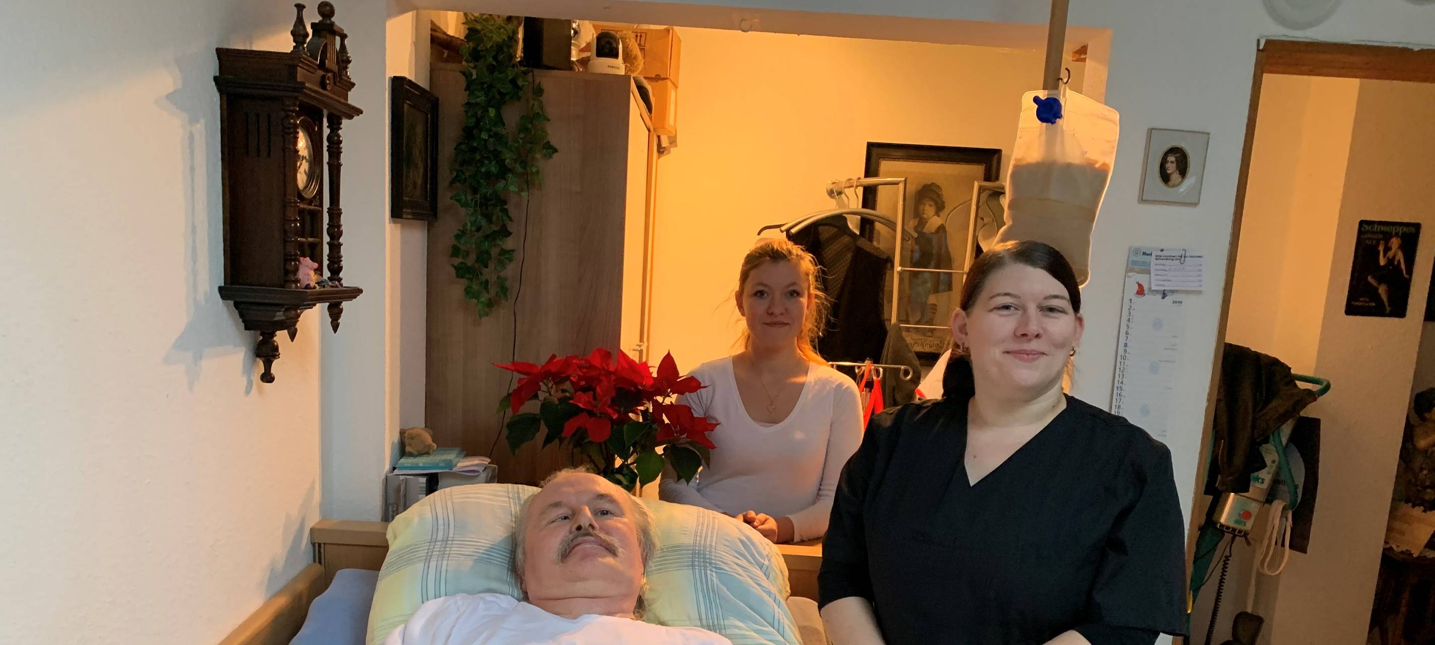 Drei junge Menschen pflegen in Solingen ihren kranken Papa - jetzt nicht mehr allein!