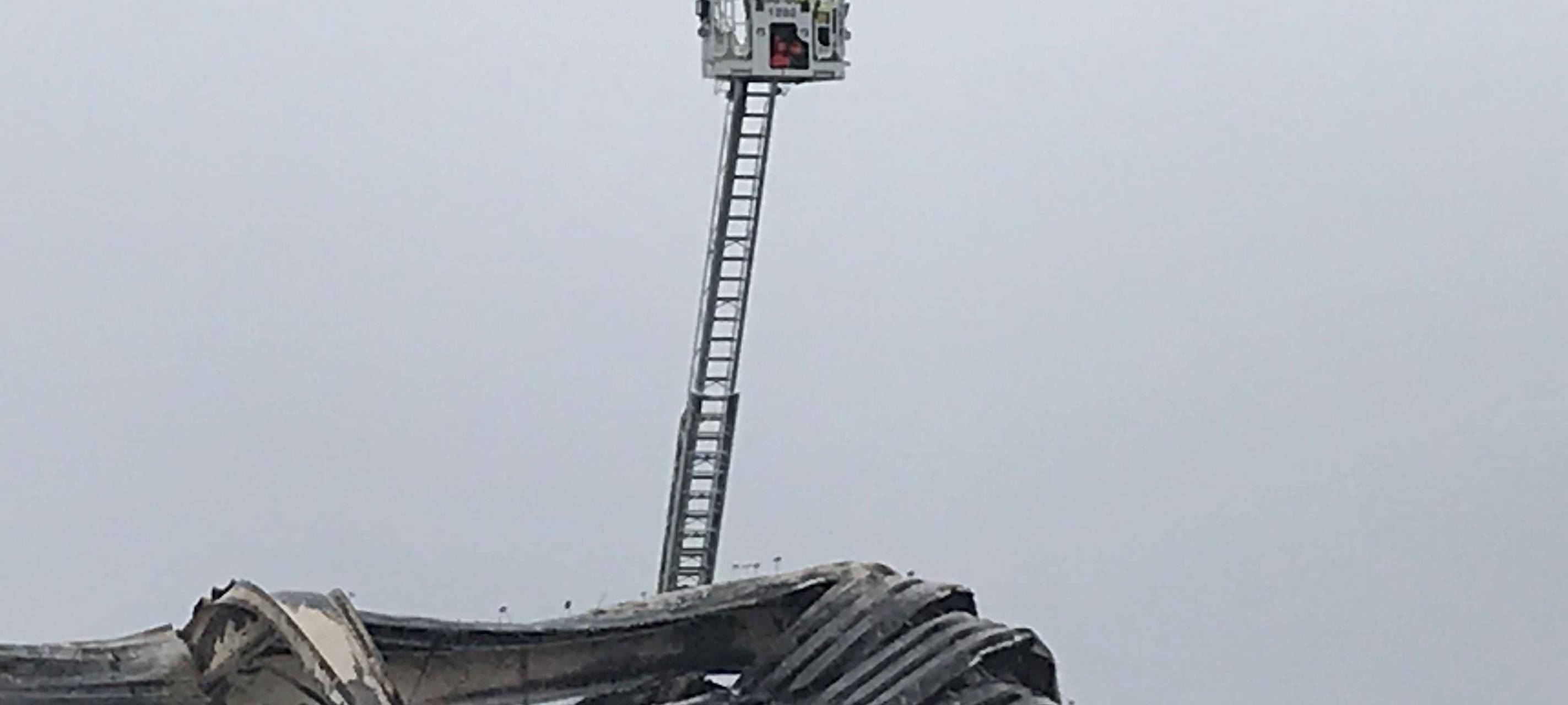 Großbrand im Dycker Feld - Entwarnung für Bevölkerung