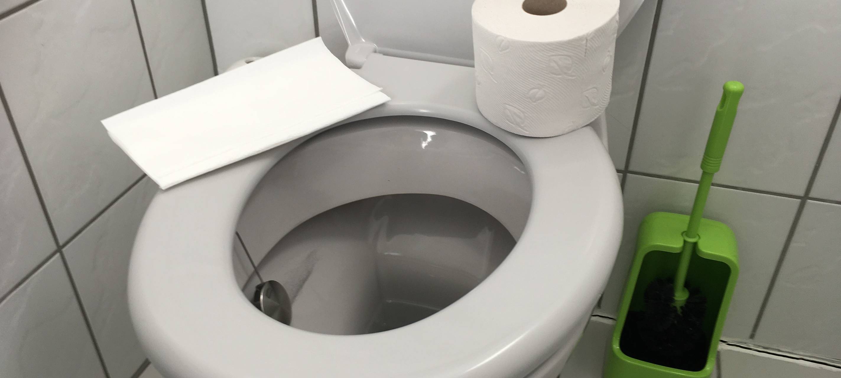 Polizeieinsatz - Schmierereien auf Remscheider Schultoilette