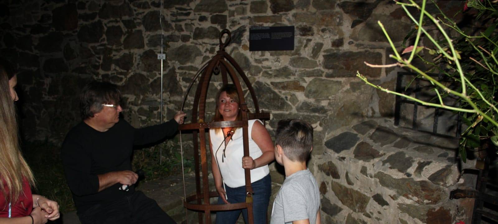 Nachts allein im Schloss