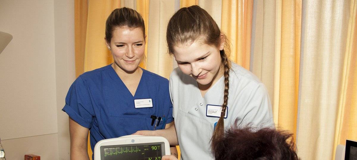 Mehr Pflegekräfte in Remscheid, weniger in Solingen