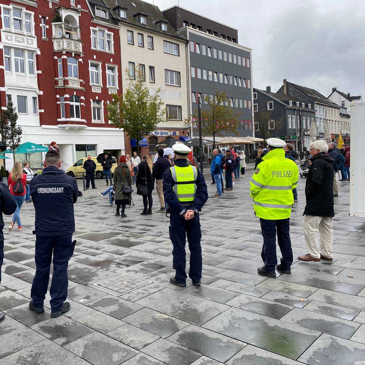 50 Teilnehmer bei Solinger Kundgebung gegen CoronaMaßnahmen Radio RSG