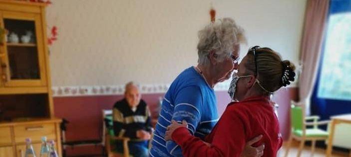 Solinger Verein beschenkt Pflegepersonal