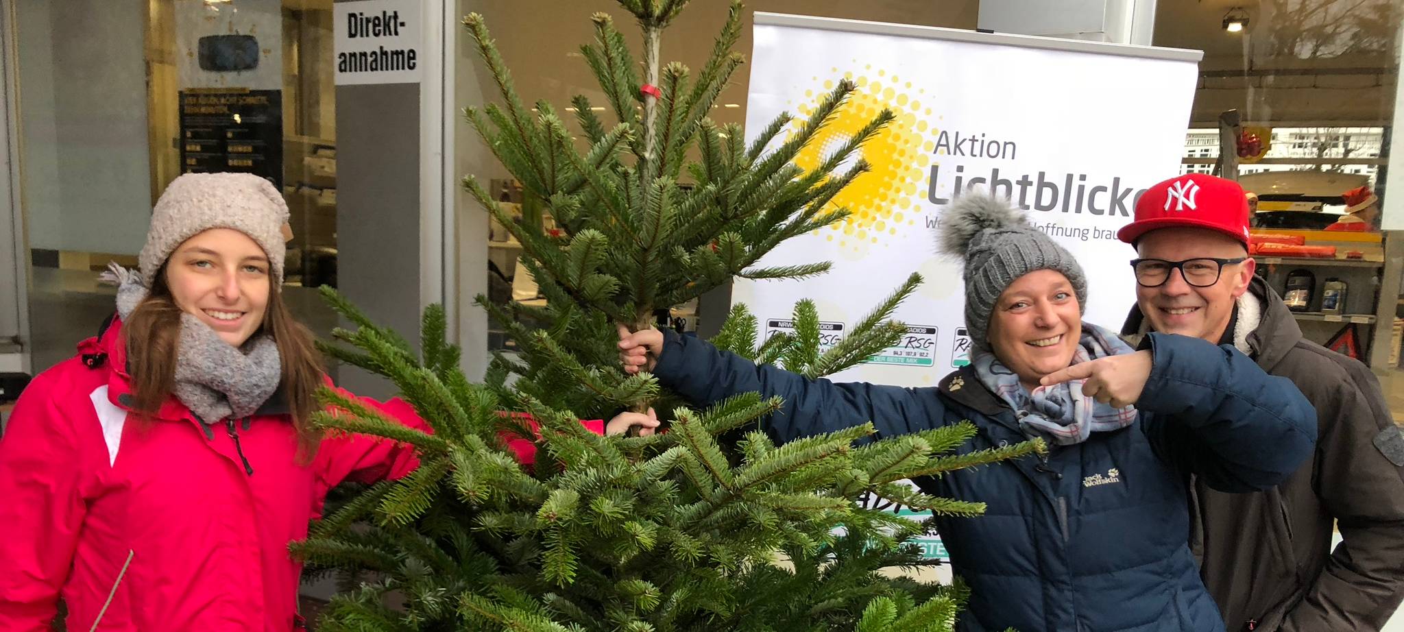 Die Lichtblicke-Weihnachtsbäume beim Autohaus Schönauen