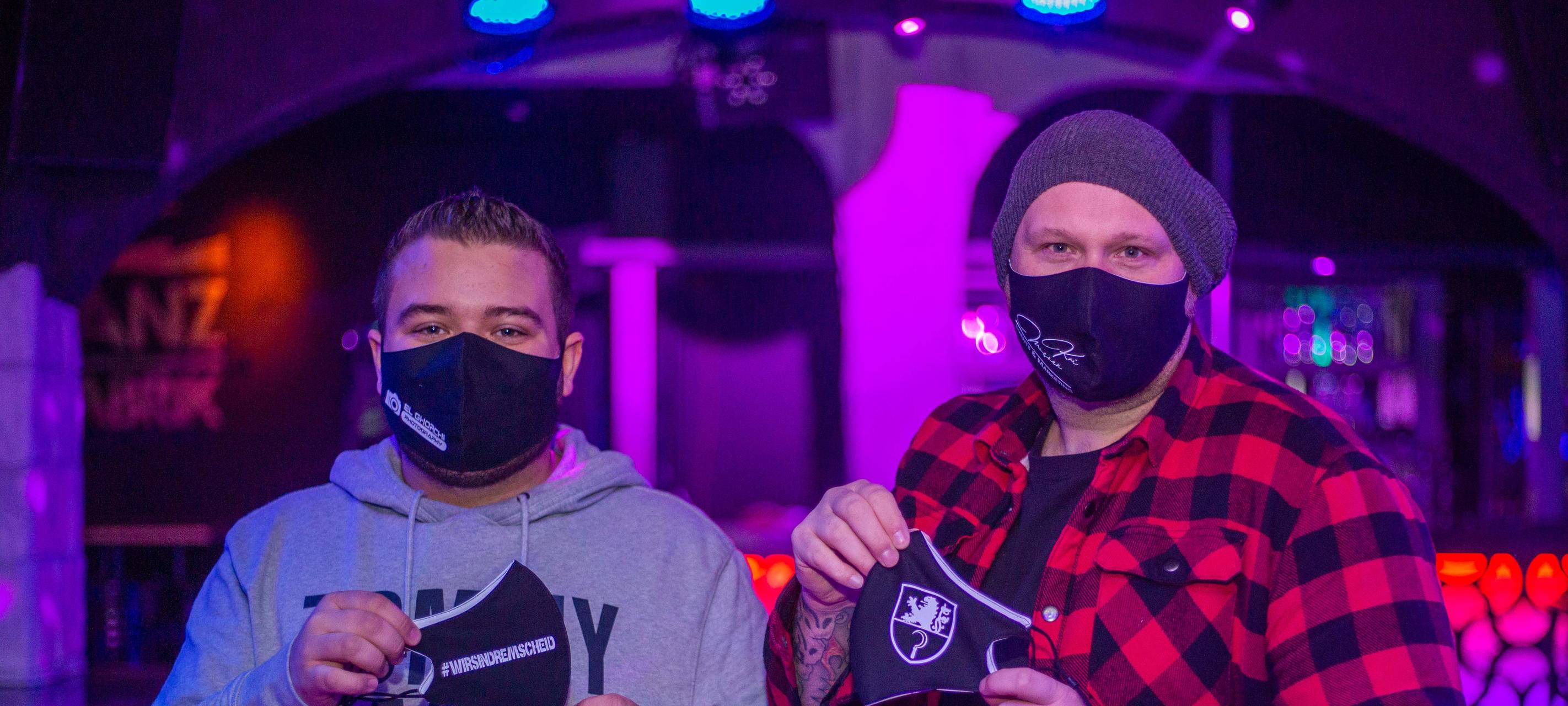 Masken für guten Zweck verkauft