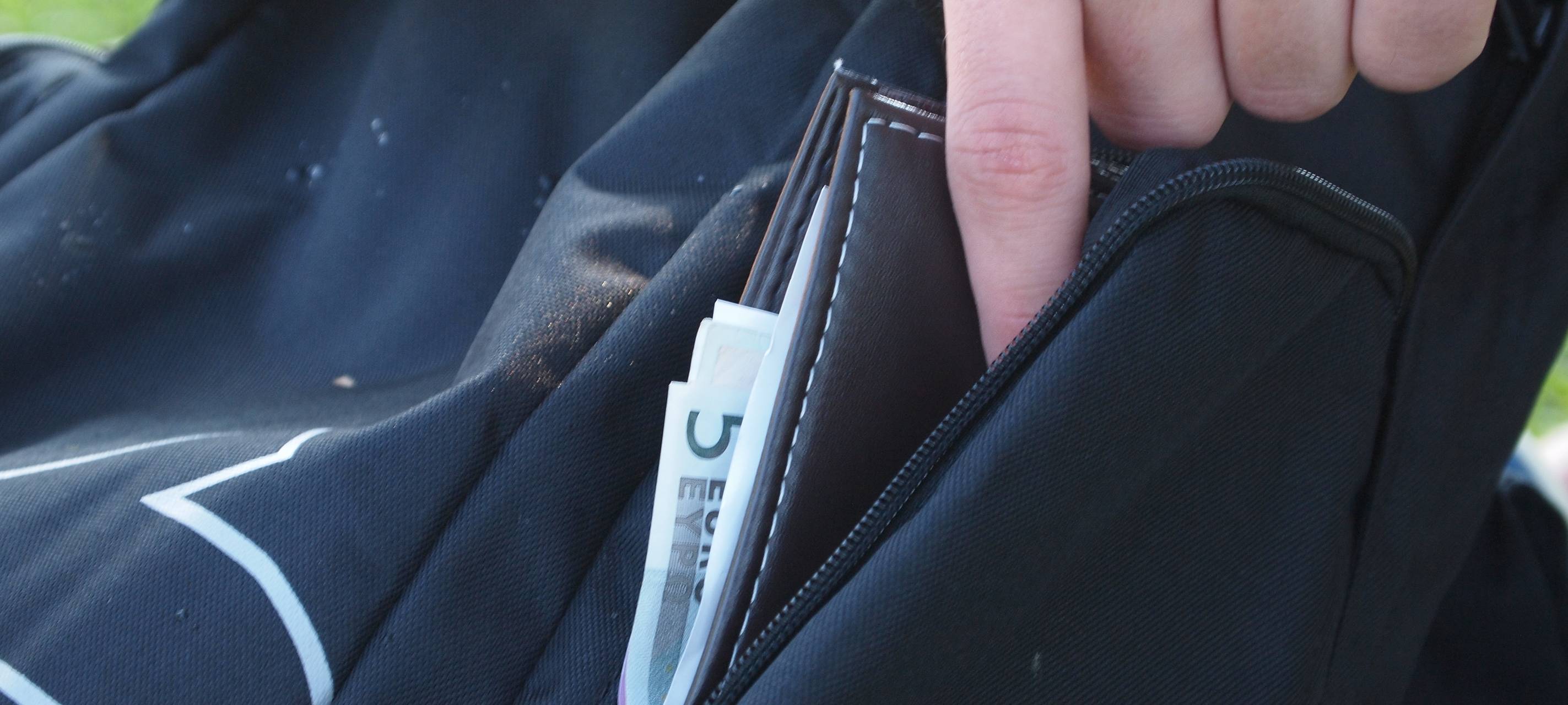 Überfall auf Supermarkt - Polizei sucht Zeugen