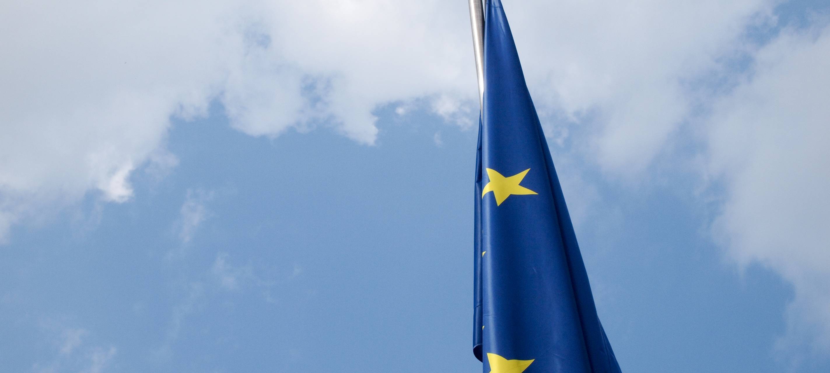 Remscheid und Solingen setzen Flaggen auf Halbmast