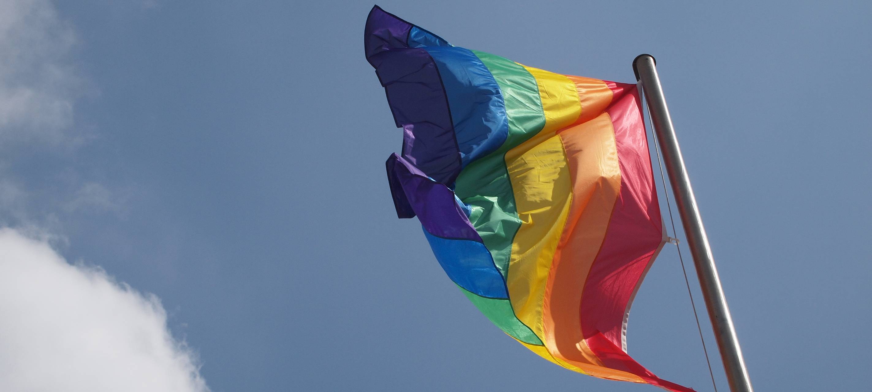 Solinger Gemeinde hängt Regenbogenflaggen auf