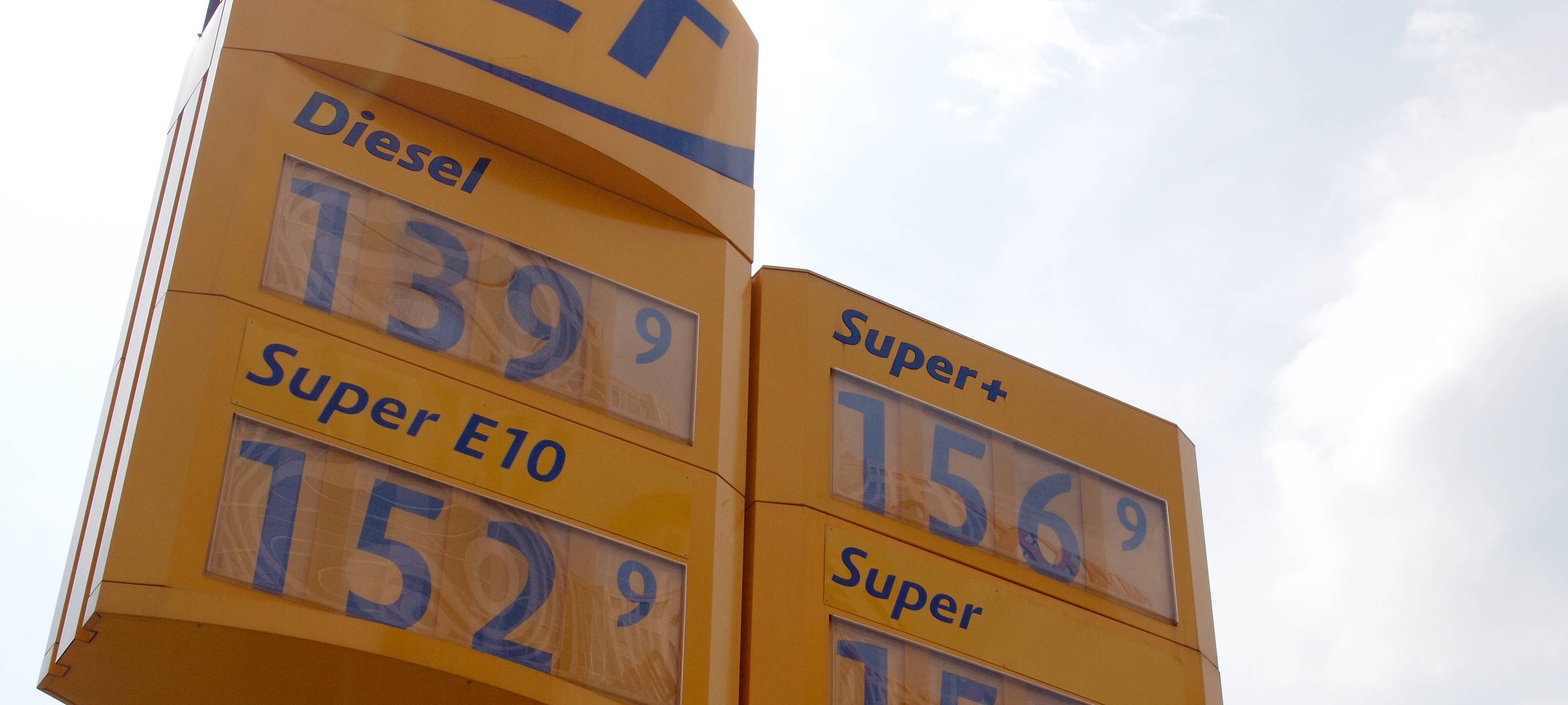 ADAC: Tanken an der Autobahn deutlich teurer
