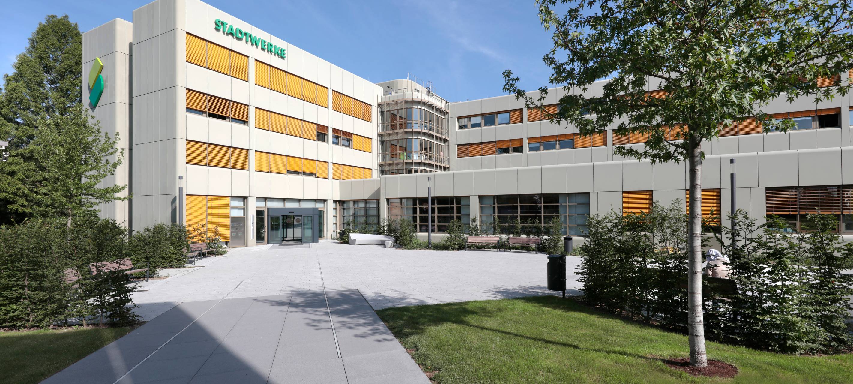 Werbe-Graffitis der Stadtwerke in Solingen