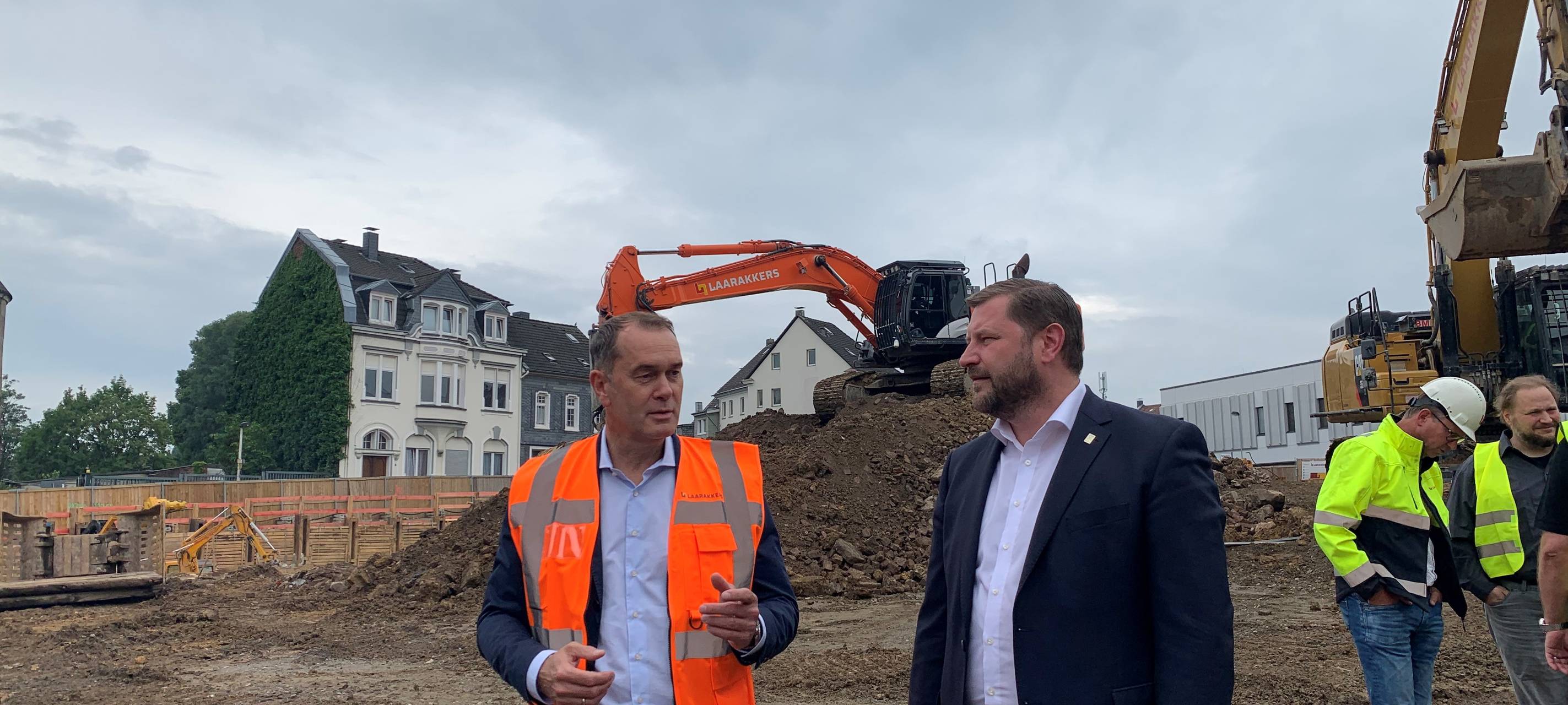 Spatenstich zum Sparkassen-Neubau