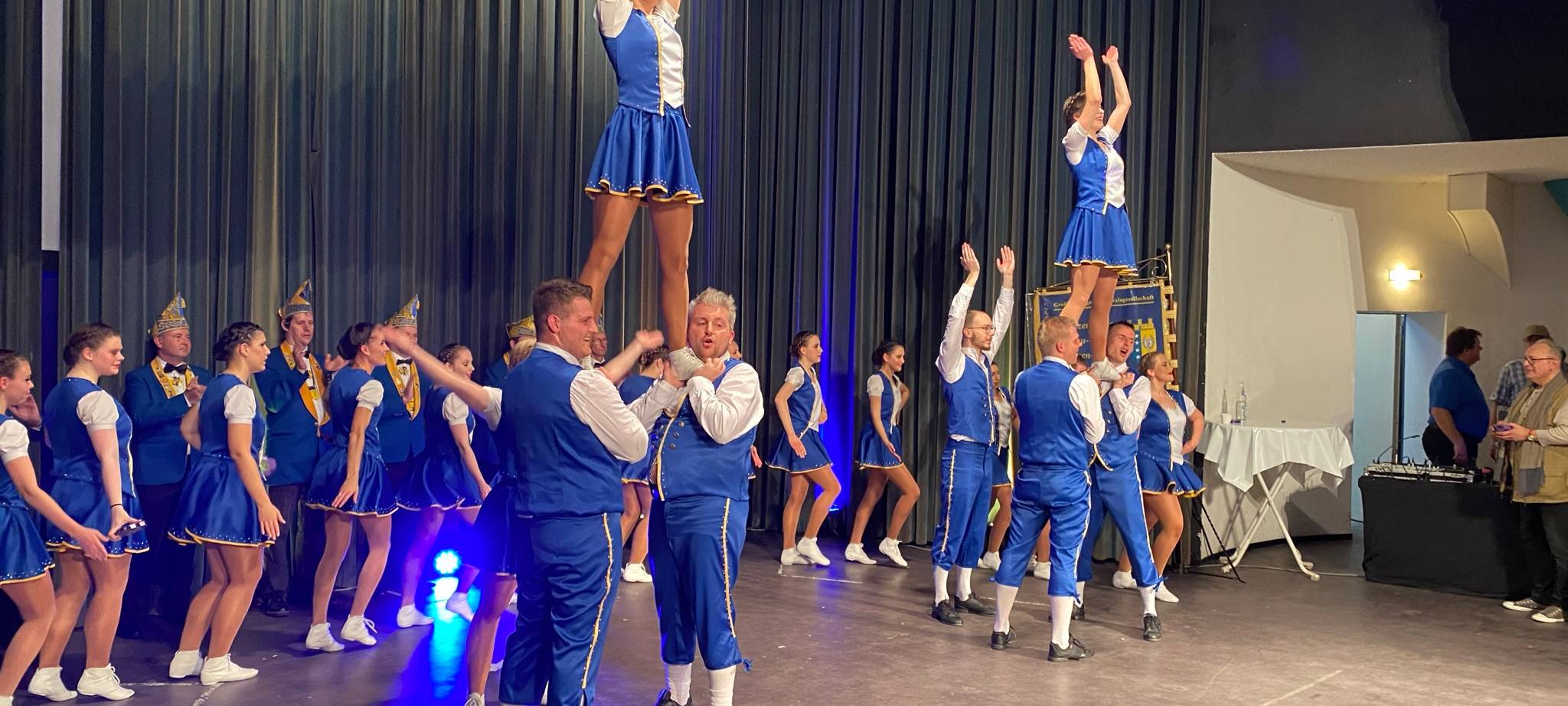 Jeck again: Karnevalisten starten in die Session