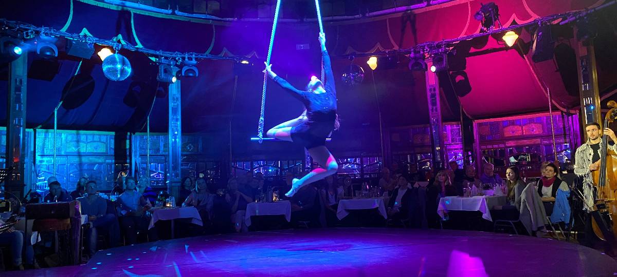 Spiegelzelt in Altenberg mit spektakulärer Dinner-Show