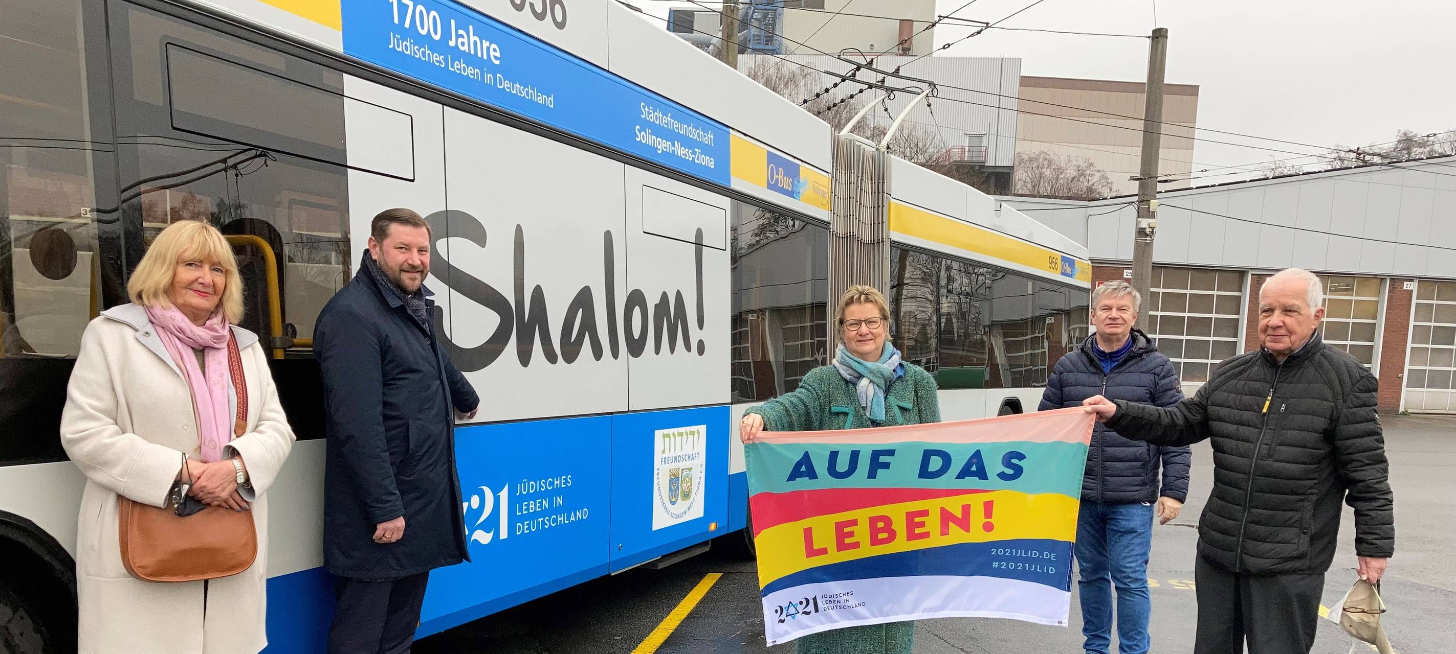 "Shalom"-Busse in Solingen als Zeichen gegen Antisemitismus