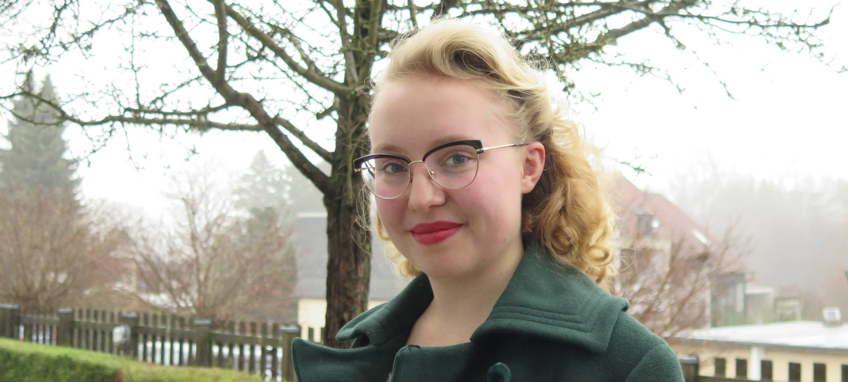 Eine junge Theologiestudentin