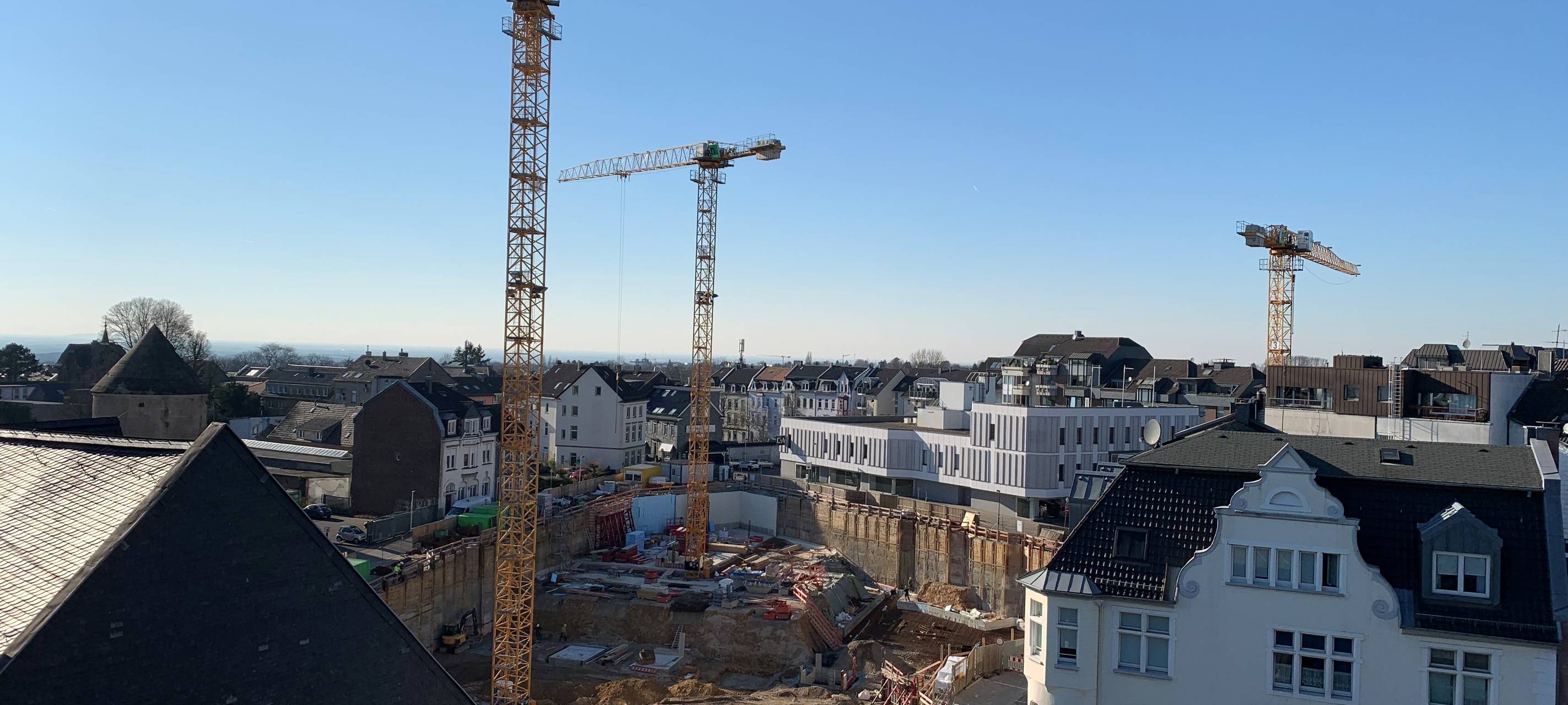 Sparkassen-Neubau: Kran wird abgebaut