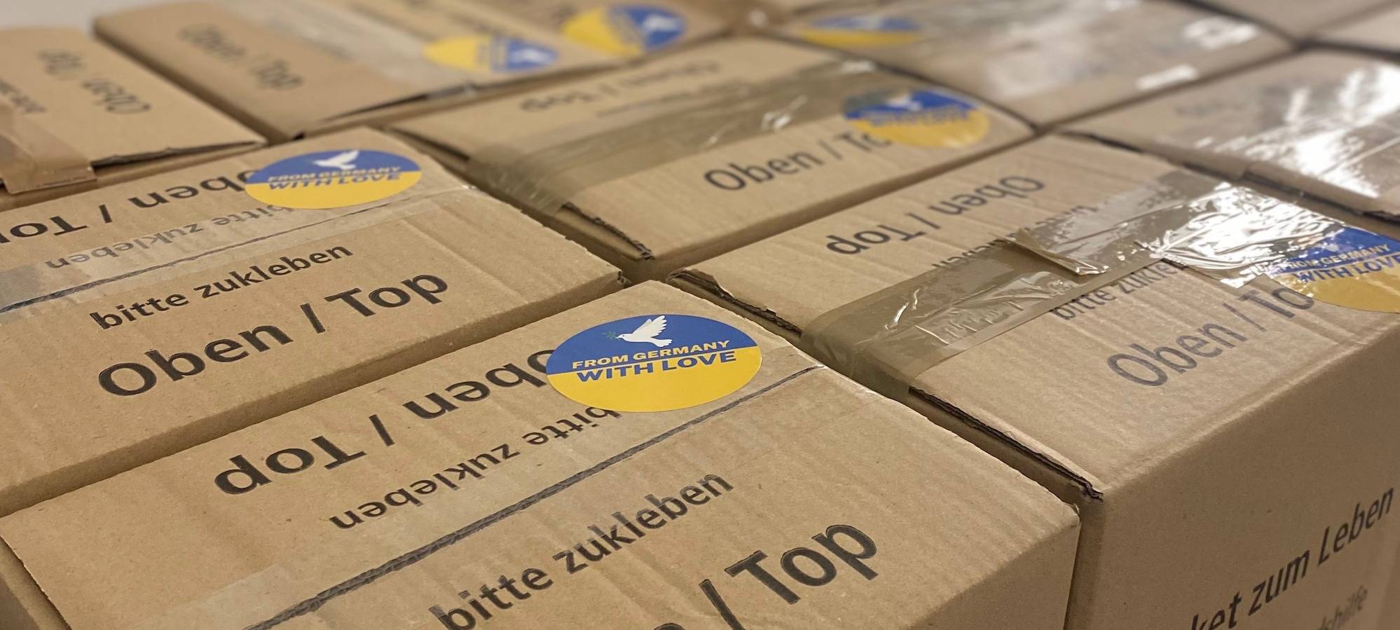 Johanniter sammeln Päckchen für "Weihnachtstrucker"