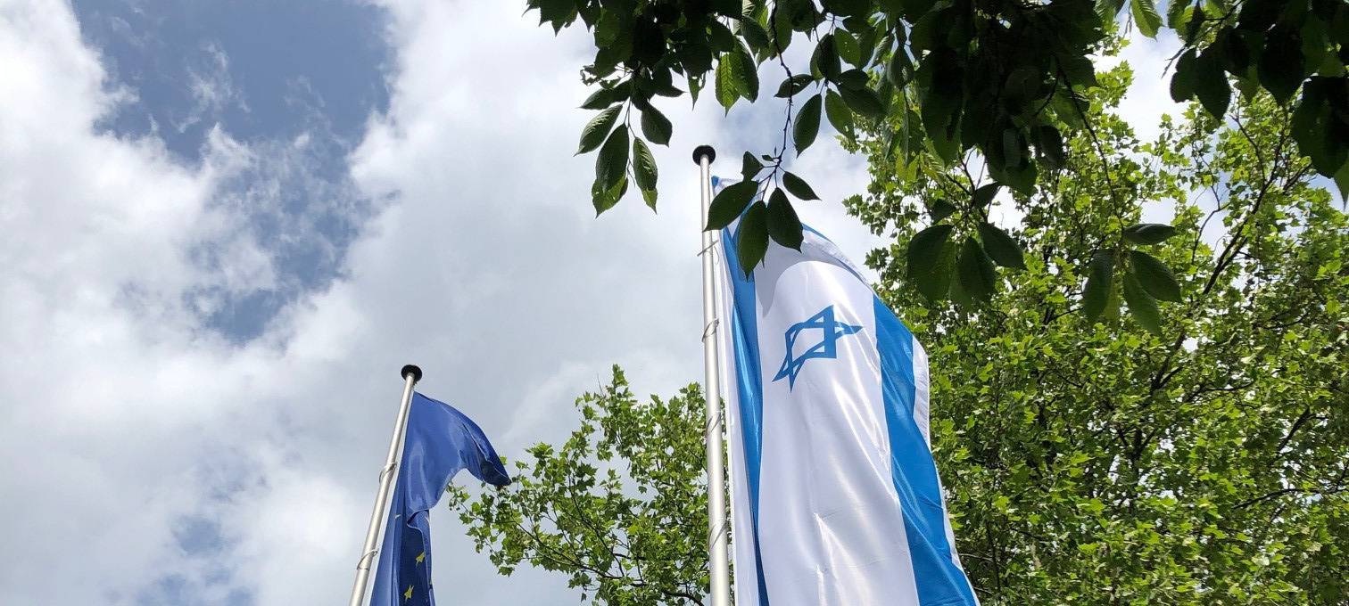 Solingen: Israelische Fahne vor dem Rathaus gehisst