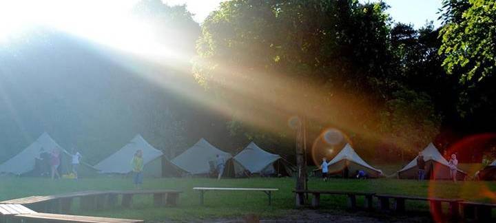 Gemeinschaft und Abenteuer: Zeltlager-Tour in die Eifel