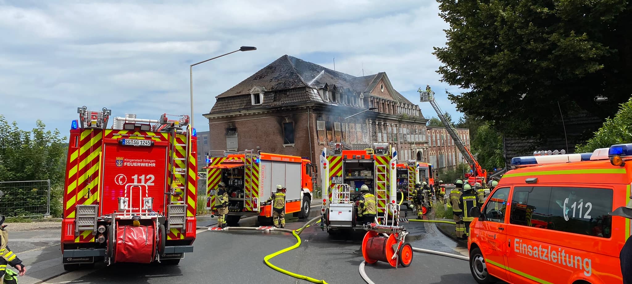 Solingen: Brand in Stöcken - Straße gesperrt