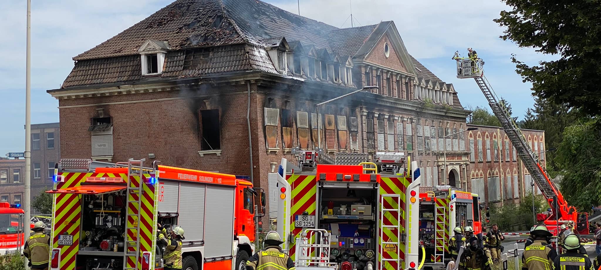 Solingen: Brand in Stöcken - Straße gesperrt
