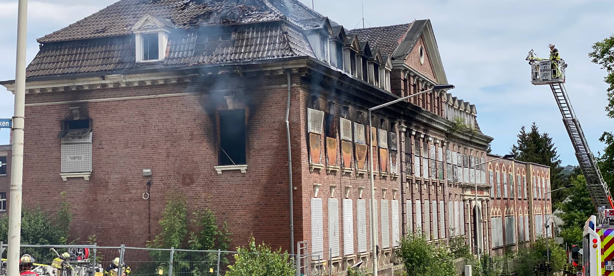 Solingen: Brand in Stöcken - Straße gesperrt