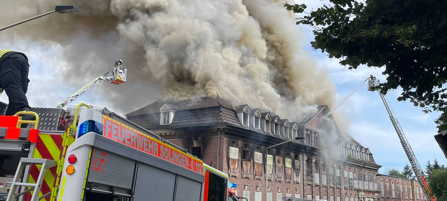 Solingen: Brand in Stöcken - Straße gesperrt