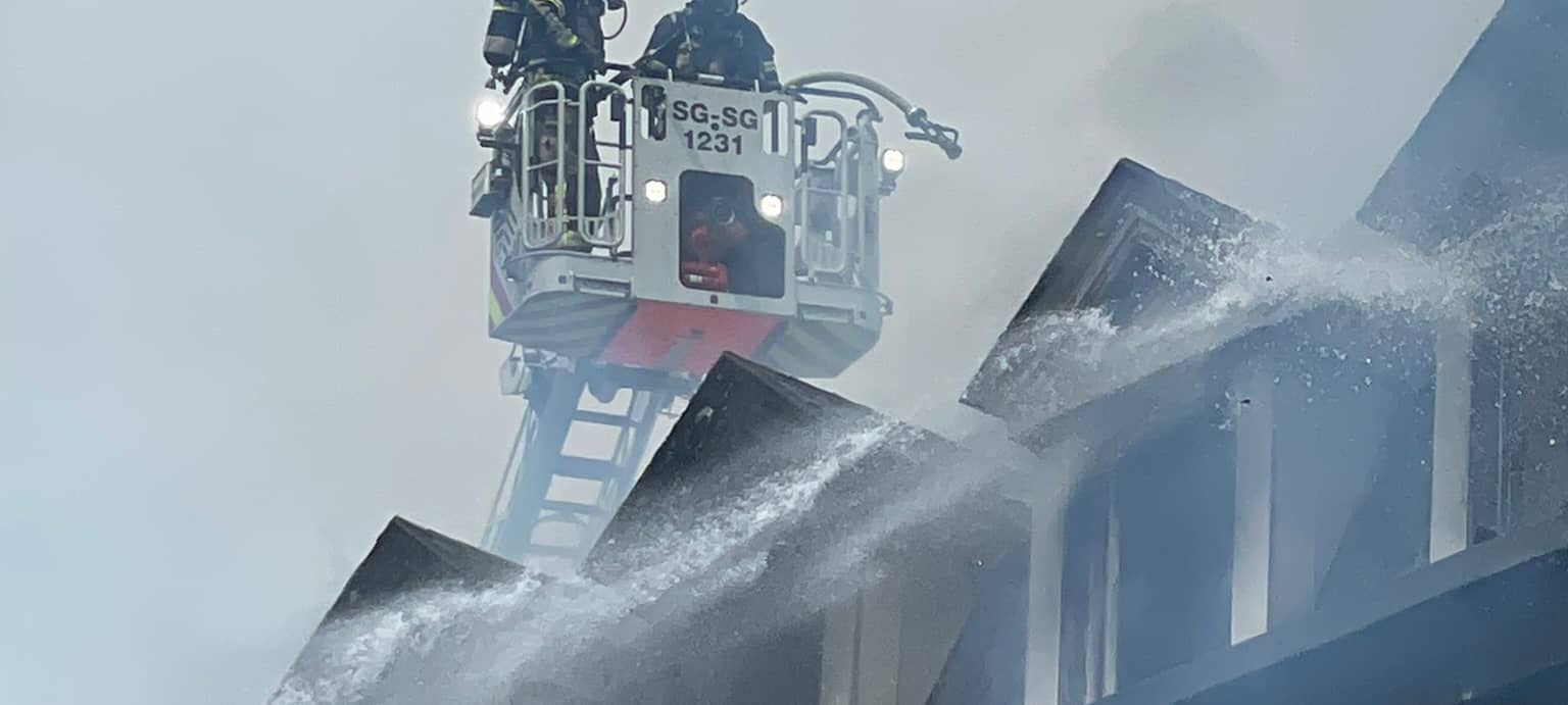 Solingen: Brand in Stöcken - Straße gesperrt