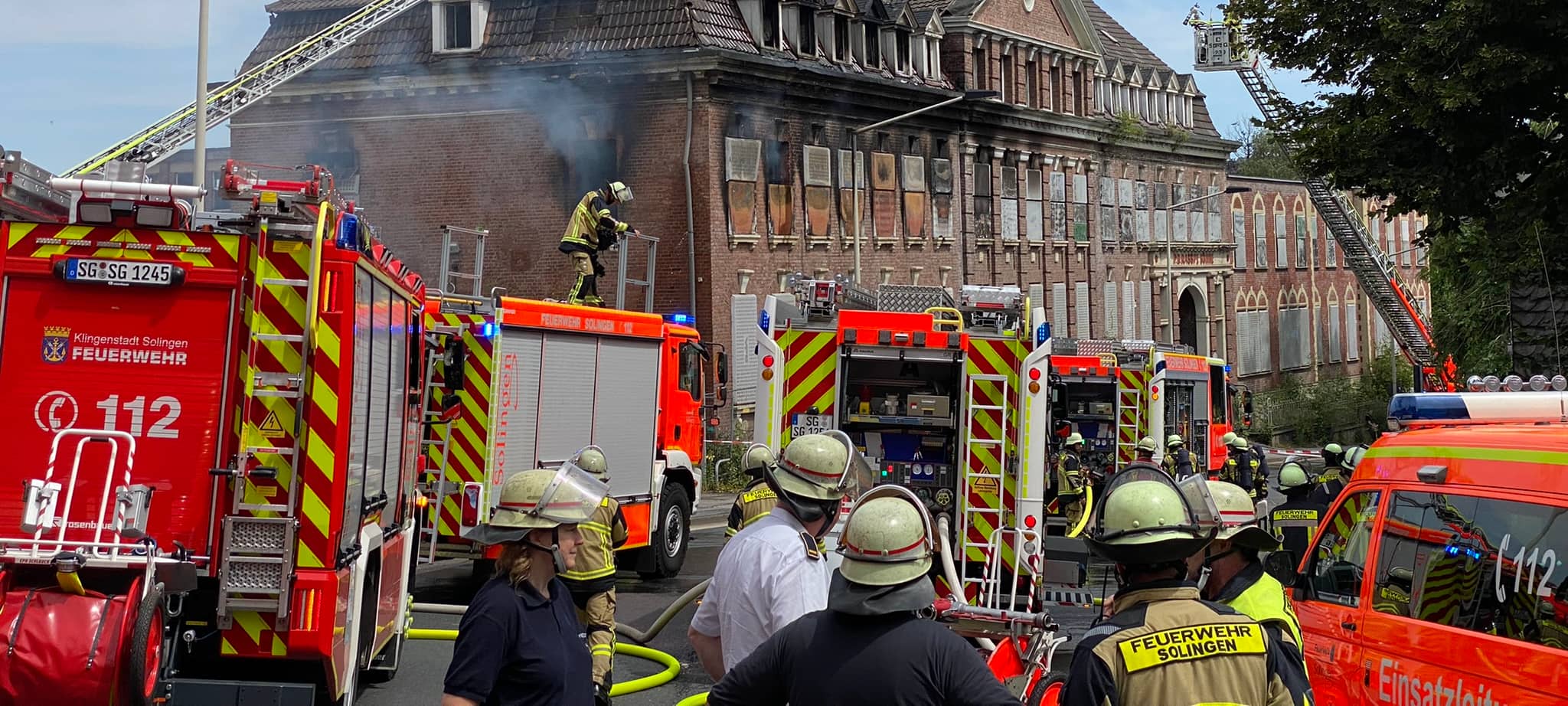 Solingen: Brand in Stöcken - Straße gesperrt