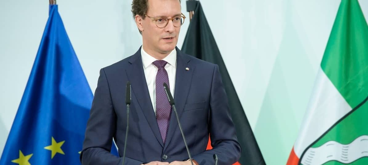 Fronhof - Anschlag: Regierung liefert Dokumente nach