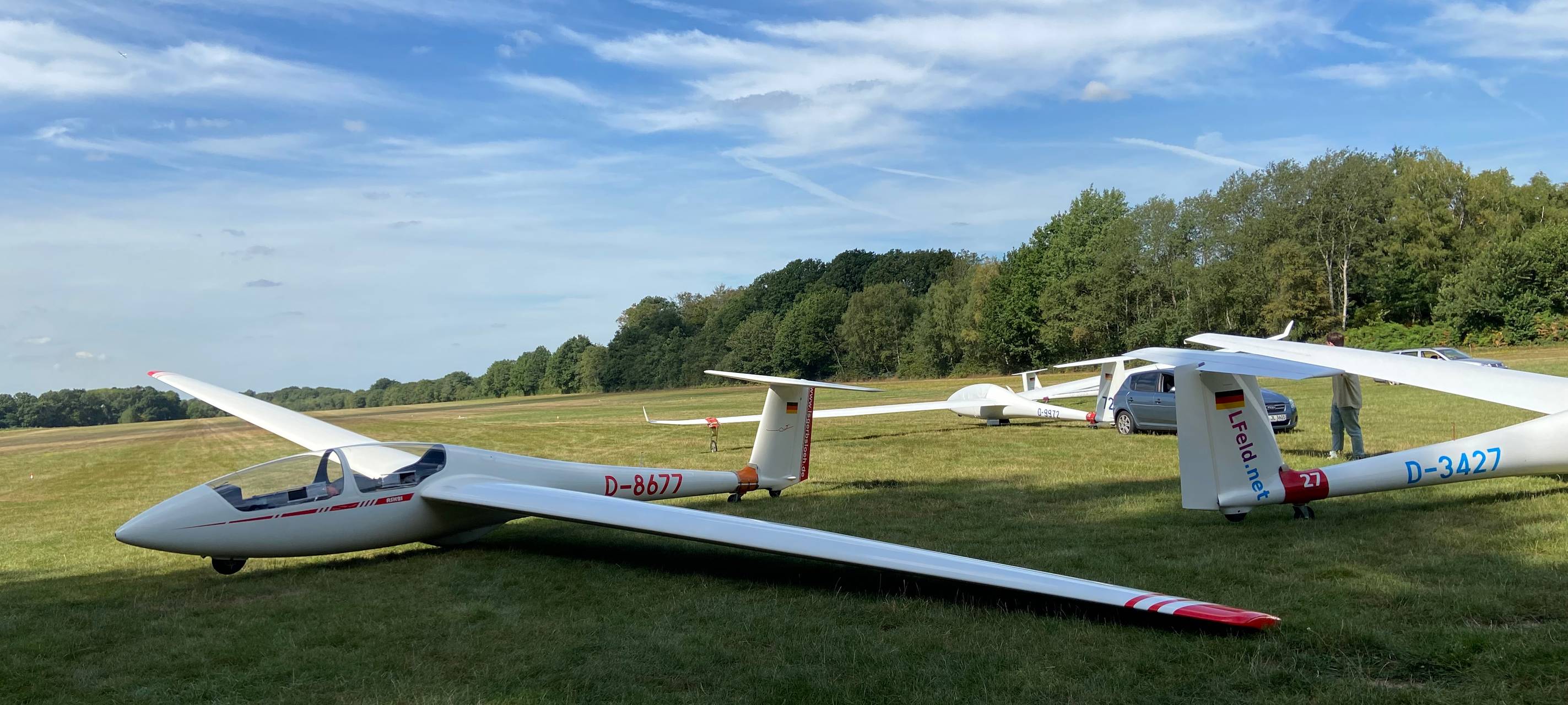 Flugplatzfest - Clara testet den Segelflieger