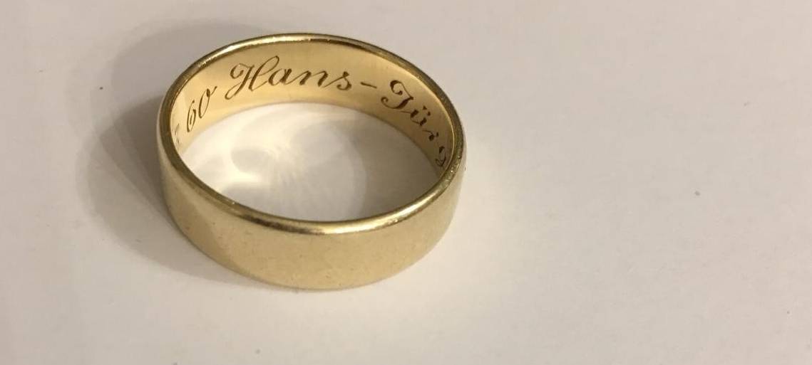 Wer vermisst diesen goldenen Ehering?