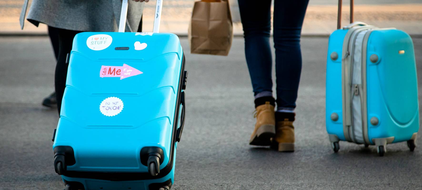 Reiserückkehrer halten Rücksprache mit Arztpraxen